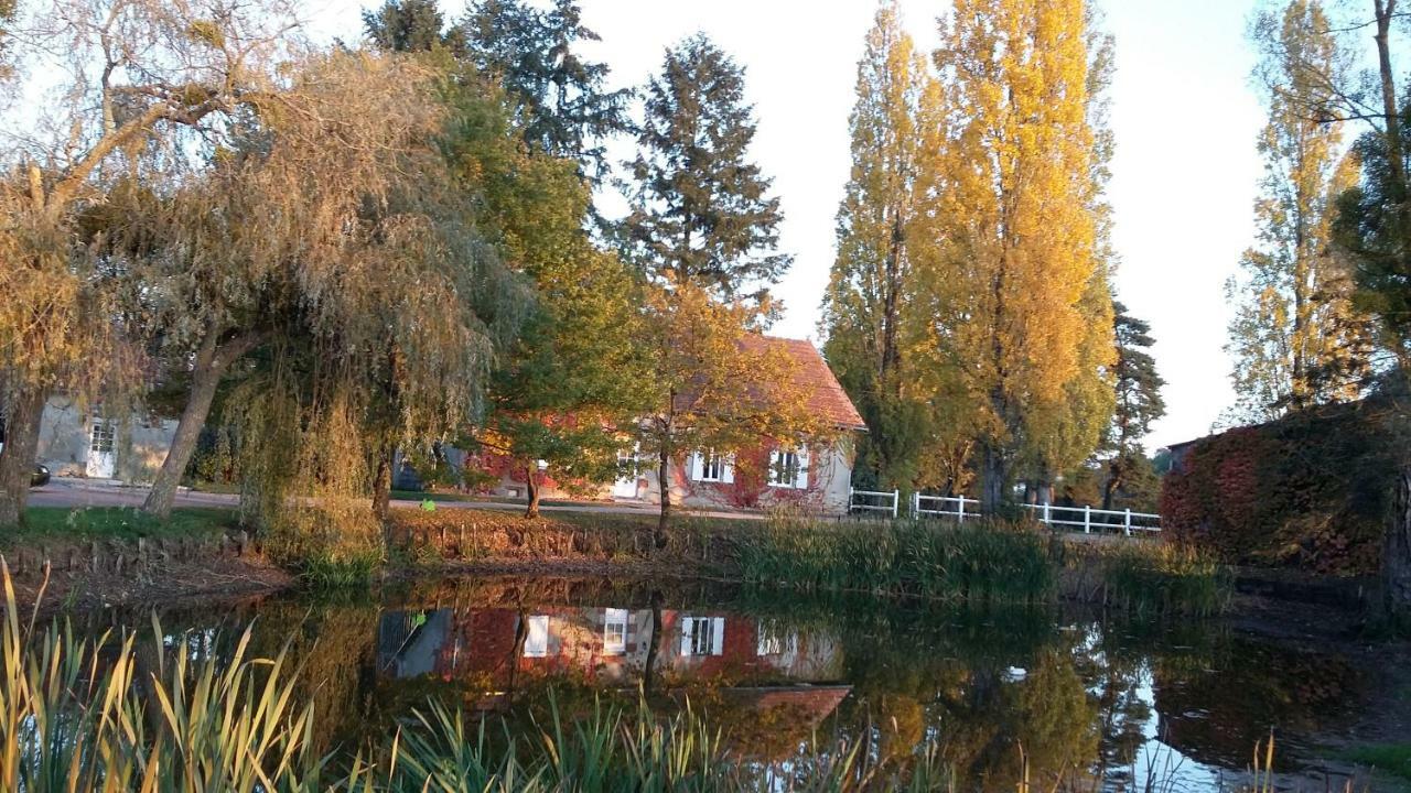 Le Domaine Du Mijarnier Bed & Breakfast Montbeugny Exterior photo