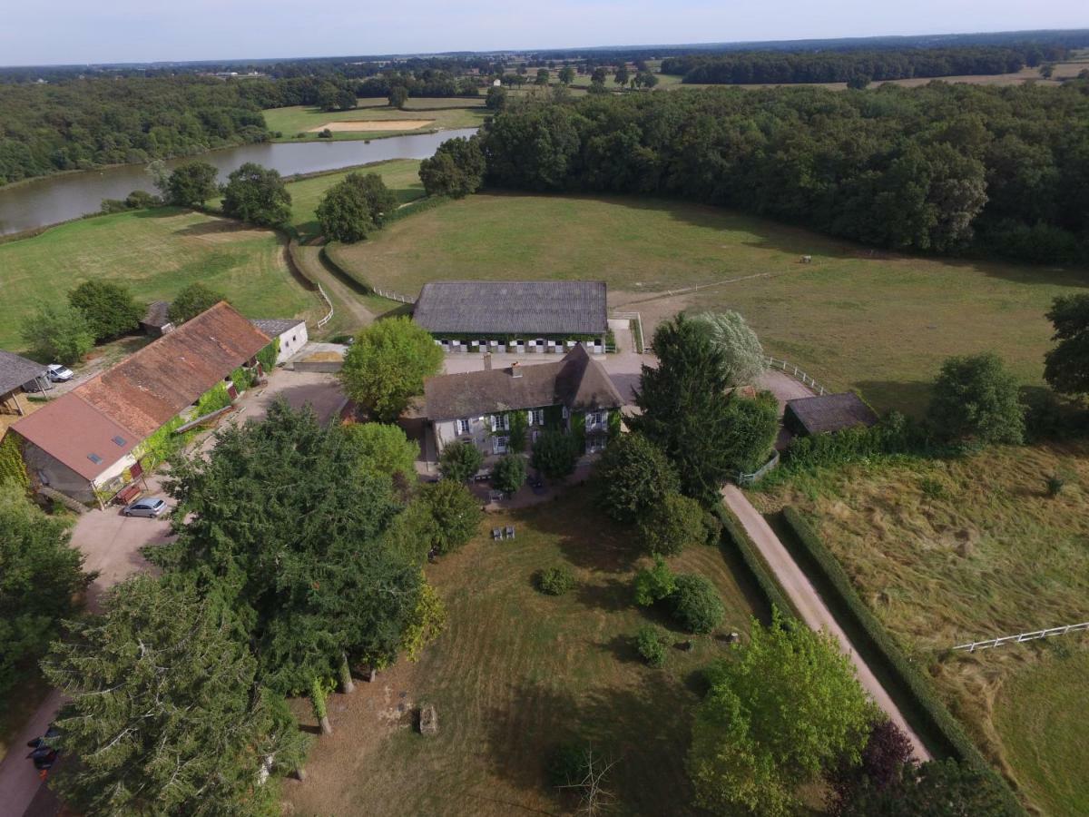 Le Domaine Du Mijarnier Bed & Breakfast Montbeugny Exterior photo