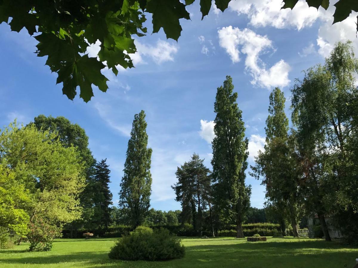 Le Domaine Du Mijarnier Bed & Breakfast Montbeugny Exterior photo